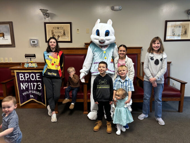 Philipsburg Elks hold lunch  with the Easter Bunny